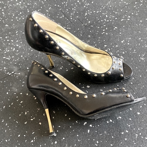 Guess size 5/12 black leather gold stiletto with studs - Picture 3 of 4